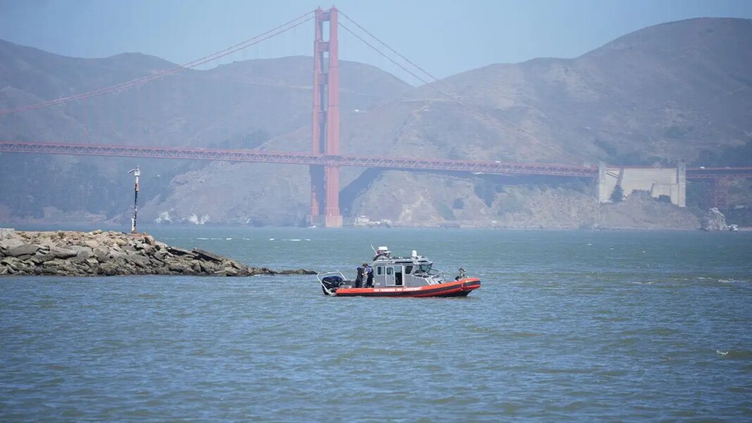 San Francisco Bay search suspended for 3 missing boaters after vessel capsizes amid 5-foot swells