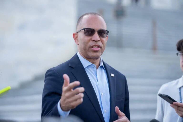 Hakeem Jeffries Welcomes DSA Extremists: A Political Gamble with High Stakes