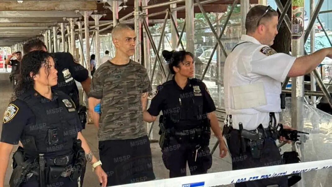 Suspect arrested after allegedly yelling ‘Allahu Akbar,' stabbing 2 men in NYC attack