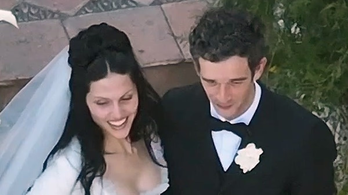 Taylor Swift's rocker ex-boyfriend Matty Healy ties knot in LA
