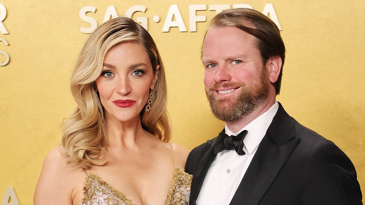 The Bear's Abby Elliott files for divorce after 10 years of marriage
