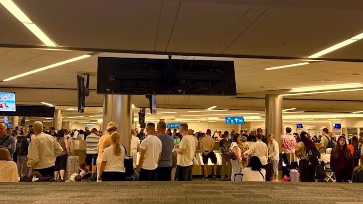 Travelers warned of 'arrest' at airport while waiting for luggage
