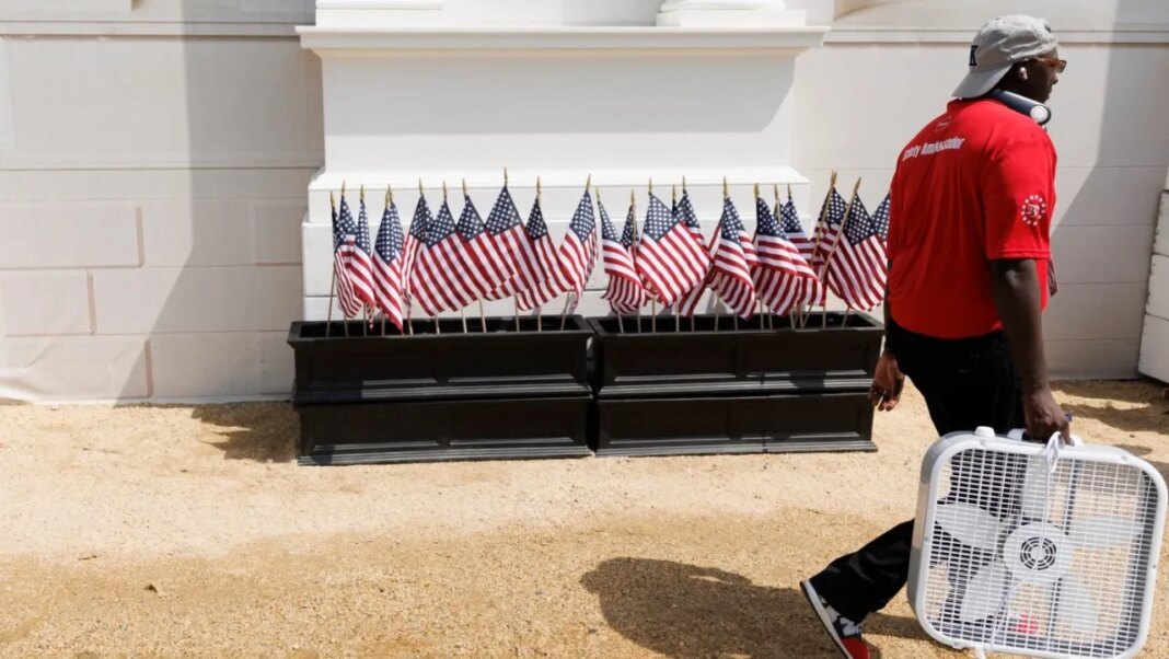 Trump's July 4 plans face unexpected challenge: Blazing heat 