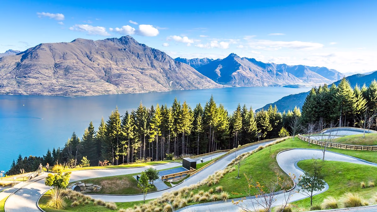 Tsunami warning for New Zealand after powerful earthquake