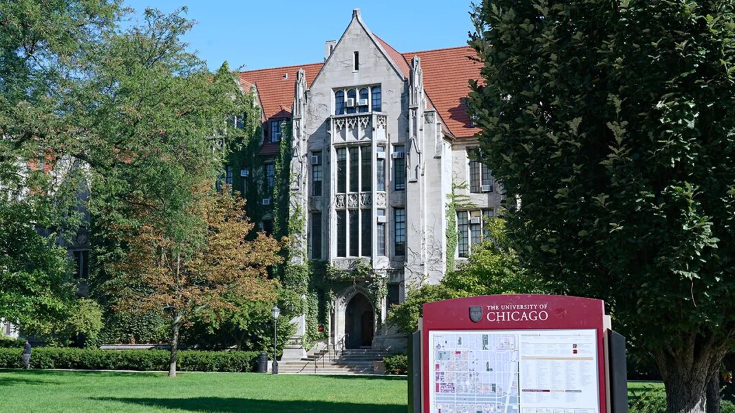Two found shot to death inside car on University of Chicago campus: report