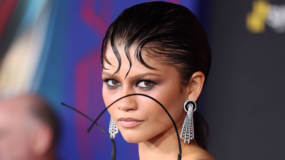 Zendaya thrills alongside Tom Holland at Spider-Man premiere