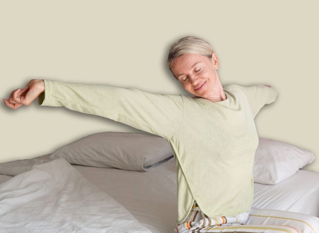 4 Nightly Stretches That Loosen Stiff Shoulders Faster Than a Massage After 60