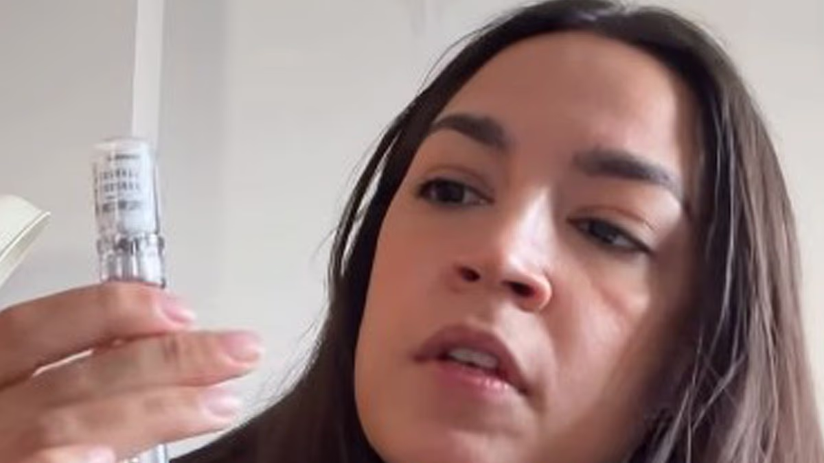 AOC freezes her eggs and laments 'this isn't something men deal with'
