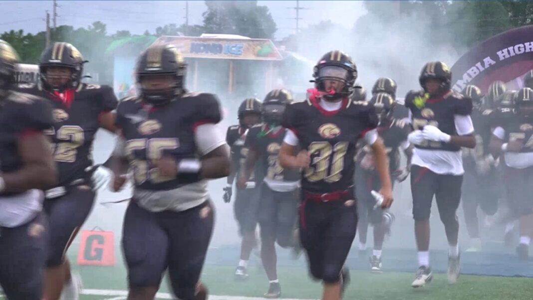 Alabama high school football team breaks nation's longest losing streak with first win since 2015