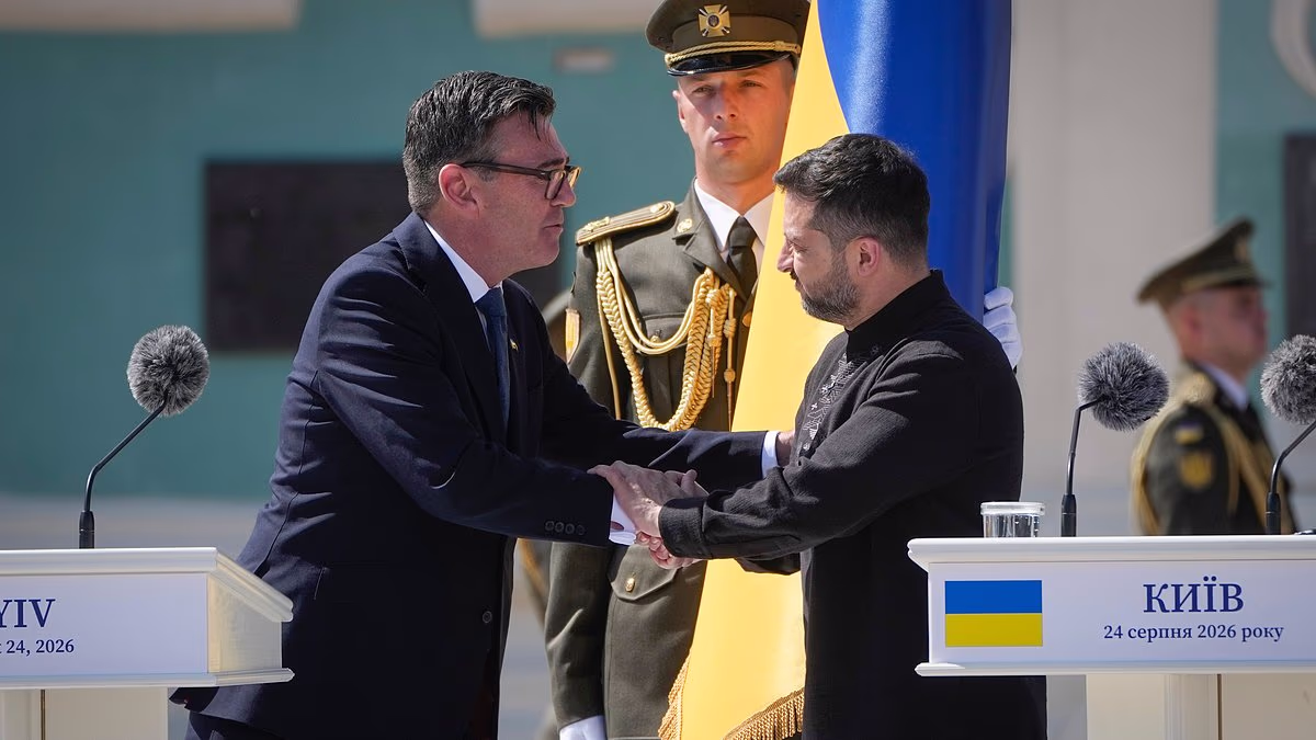 Burnham arrives in Kyiv as he hands over secret missile plans