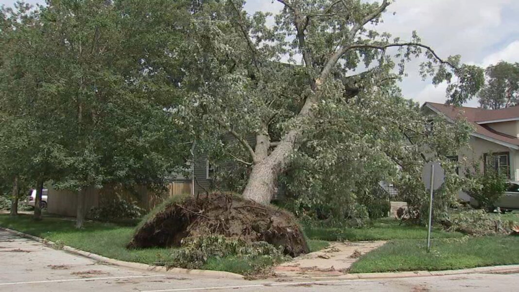 Chicago weather, storm recovery: At least 7 storm-related deaths across Indiana; power outages continue; Lansing asks for FEMA aid