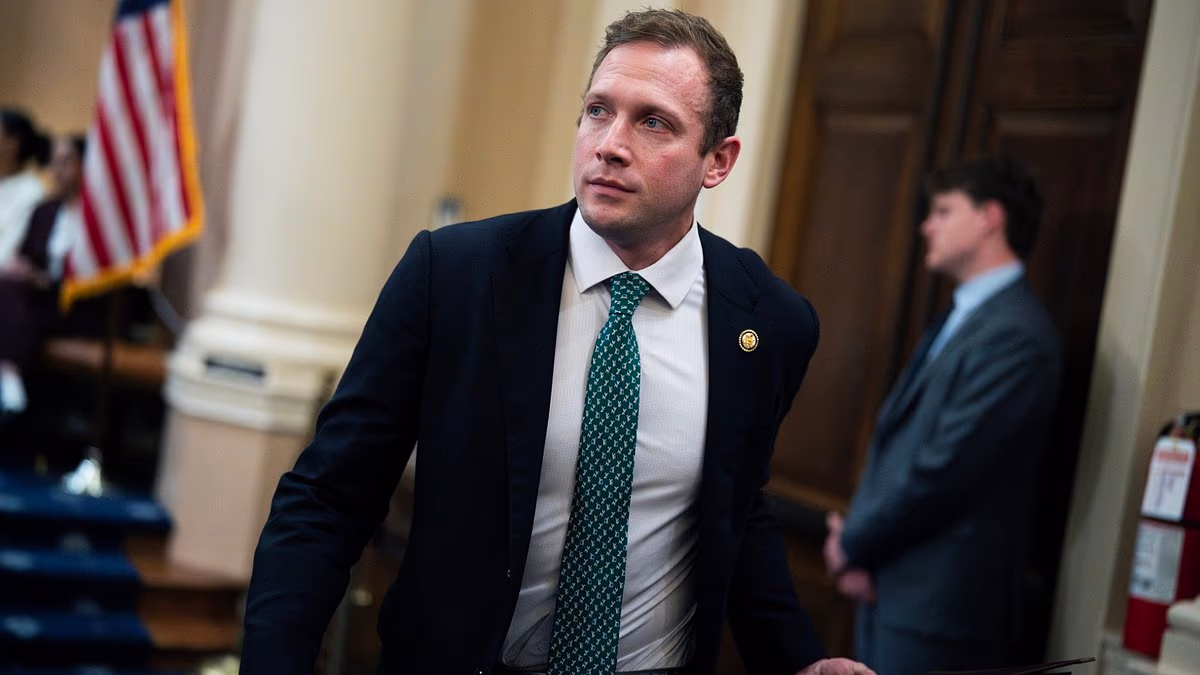 Congressman accused of withholding daughter's bunny won't drop out