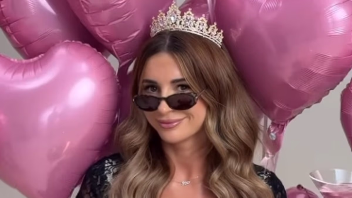 Dani Dyer gets glammed up as she celebrates her 30th birthday