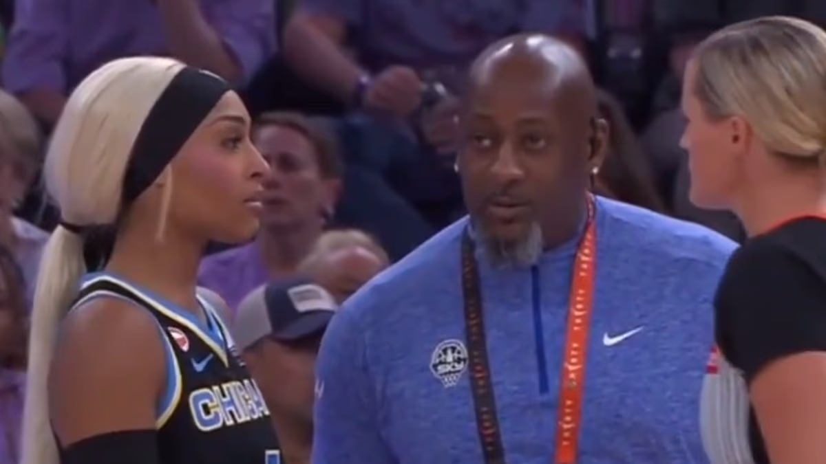 DiJonai Carrington gets WNBA fan kicked out of game