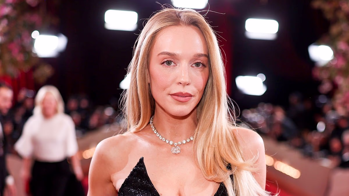 Excruciating moment squirming Alex Cooper is quizzed over Dave Portnoy's sensational sexual harassment plot allegation against Call Her Daddy host