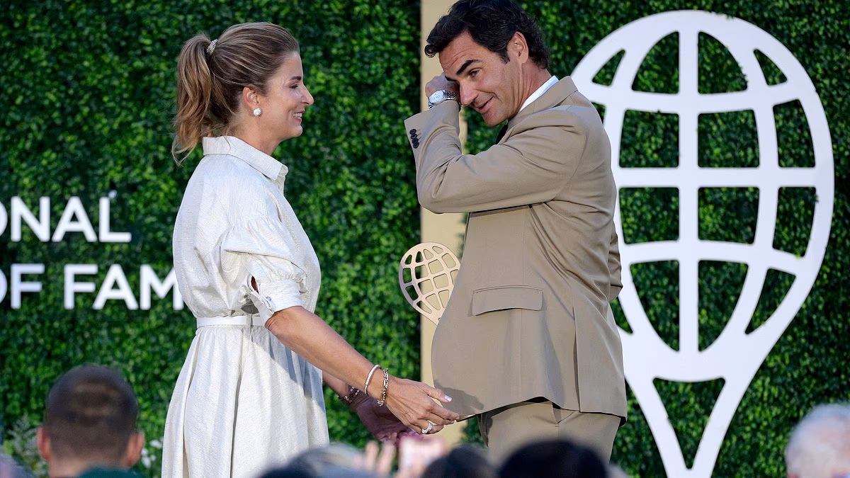 Federer can't stop crying after wife's speech at Hall of Fame