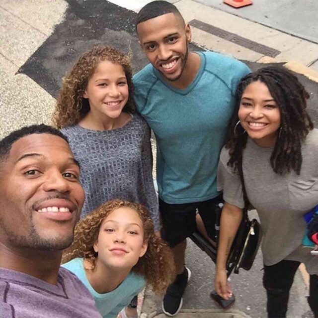 HOW MANY KIDS DOES MICHAEL STRAHAN HAVE? MEET HIS CHILDREN