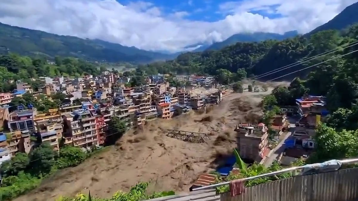 Hundreds of tourists missing including 12 Brits in Nepal flash floods