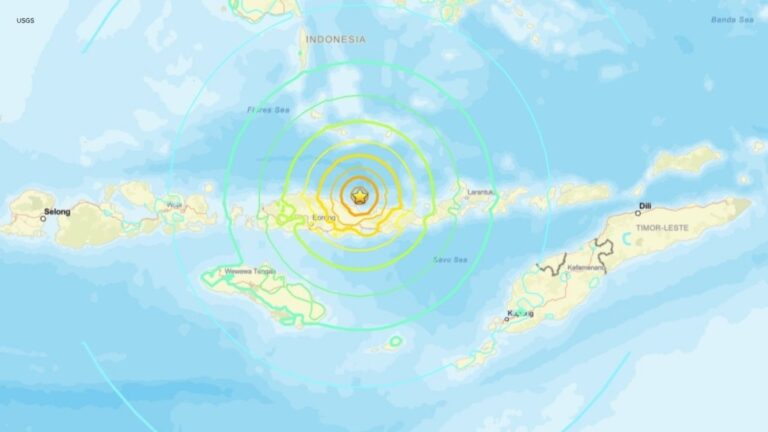 Devastating 7.7 Quake Hits Indonesia, Leaves 5 Dead