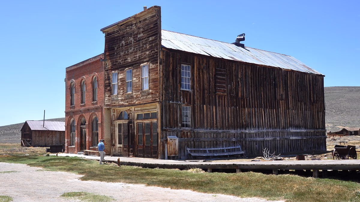 Inside the American ghost town where stolen souvenirs lead to ruin