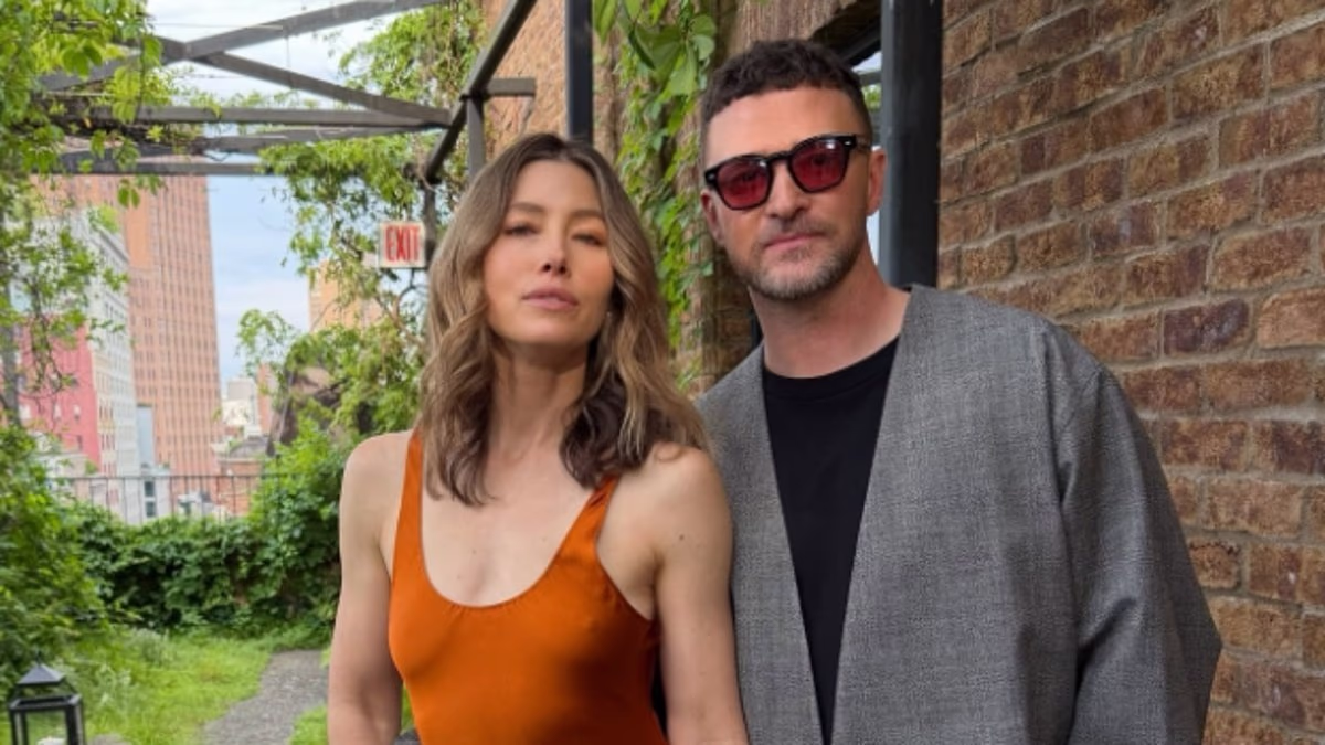 Justin Timberlake puts on united front with wife Jessica Biel in snap