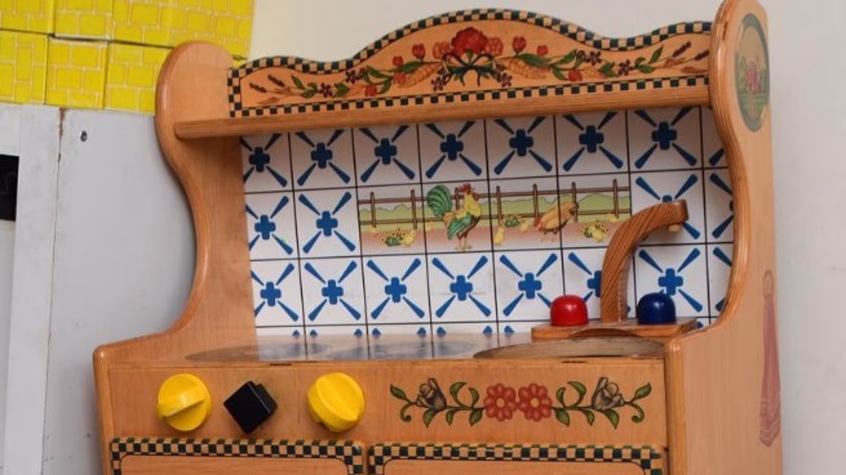 Kitchen play set that killed toddler is pictured as cops issue warning