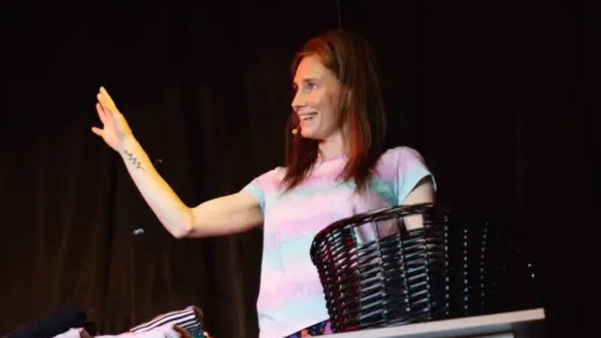 Knox's one-woman Edinburgh comedy show has reopened old wounds