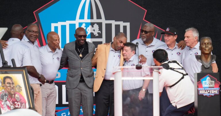 NFL Icon Roger Craig Announces Vascular Dementia Diagnosis in Hall of Fame Speech