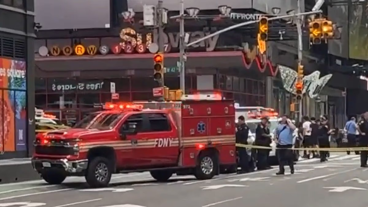 One Killed in Stabbing Attack by Knife-Wielding Woman