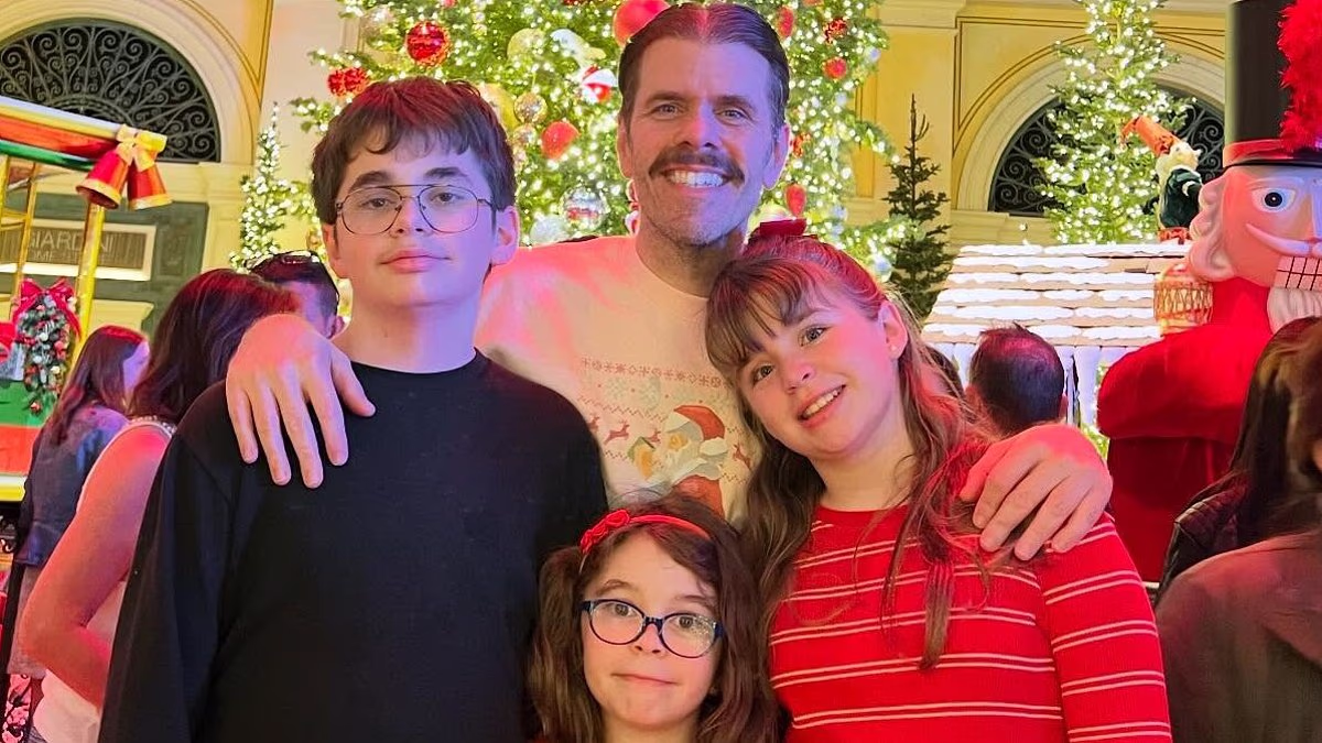 Perez Hilton's mother files for temporary custody of his children