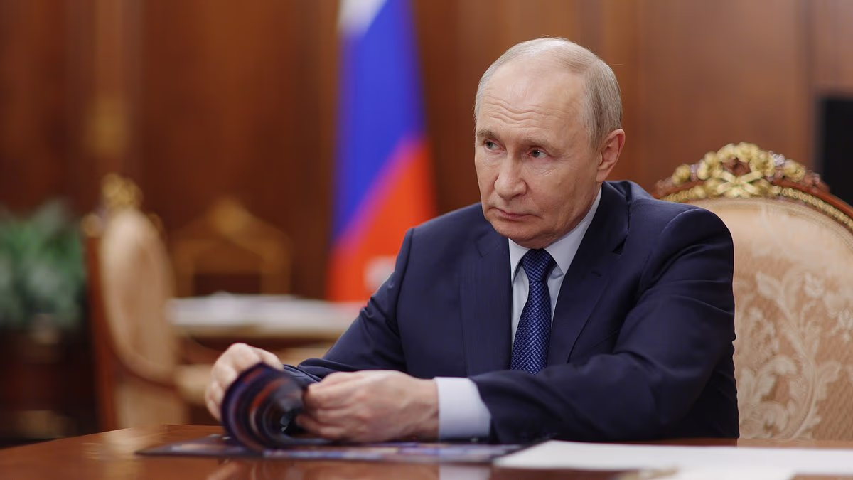 Putin could 'send armed group to occupy NATO territory within weeks'