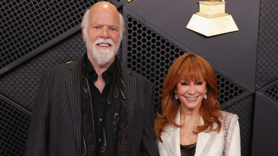 Reba McEntire & Rex Linn Are Stuck In Wedding Planning Limbo, Haven't Printed Invites Yet