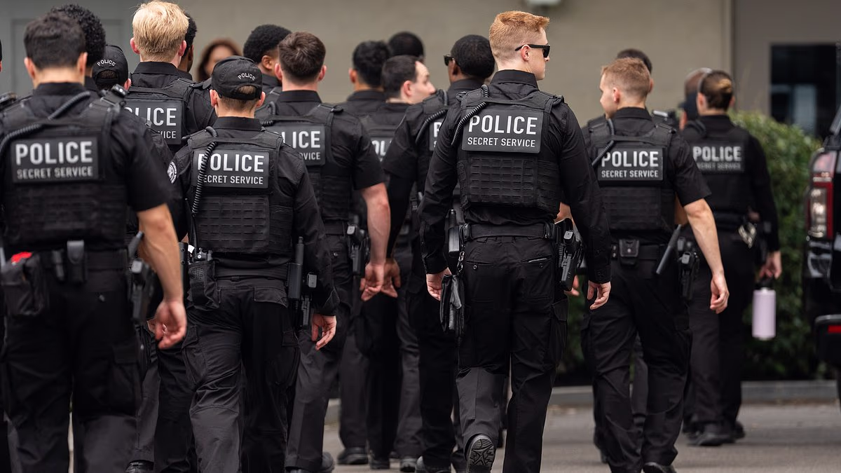 Secret Service officials placed on leave in explosive investigation