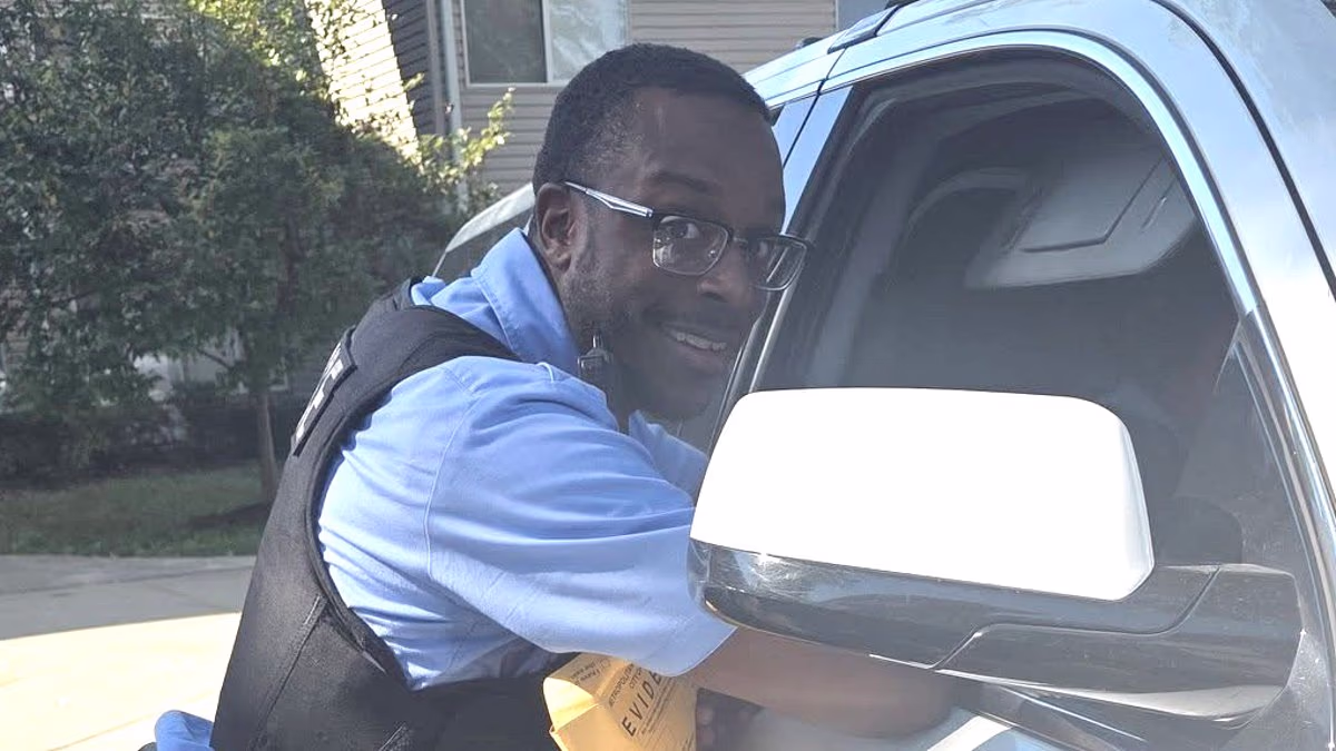 St Louis mayor's shocking behavior at funeral for police officer