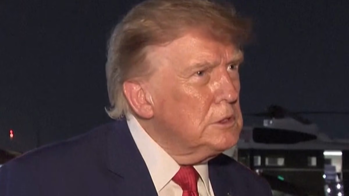 Trump explains plane switch following Iranian threats