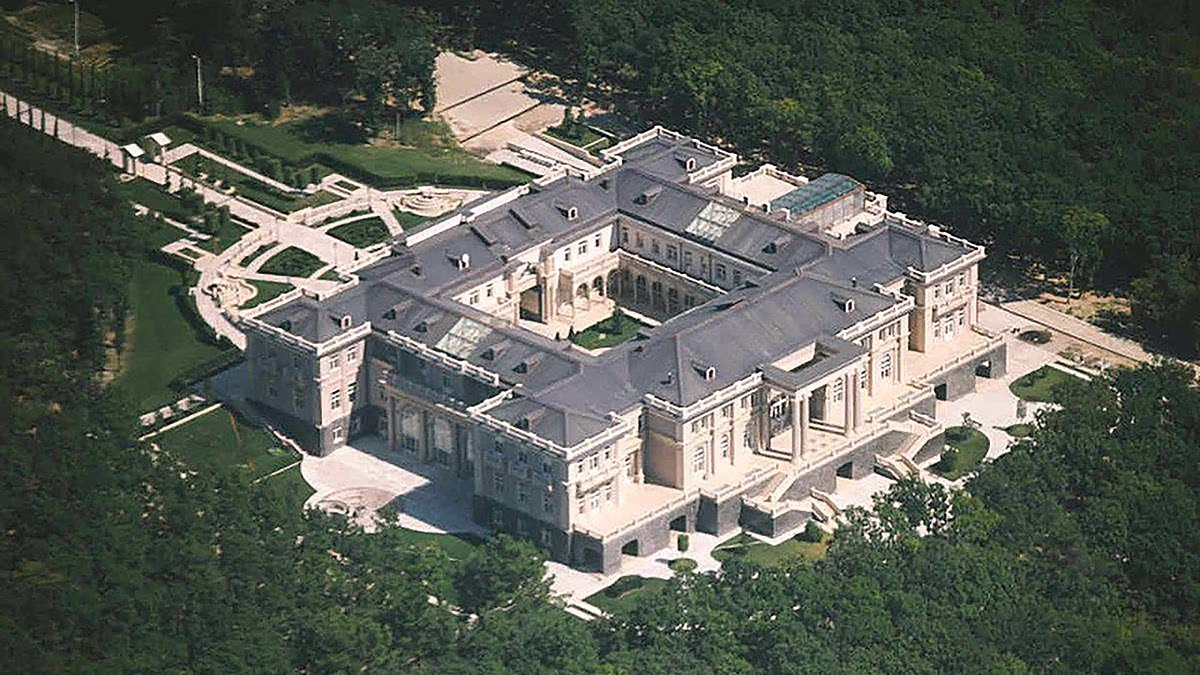 Ukraine moves closer to destroying Putin's £1billion palace