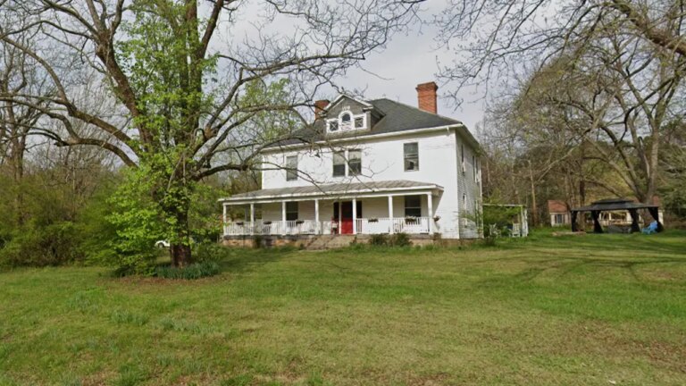 2 Dead, 2 Injured in North Carolina Home Shooting as Police Name Person of Interest