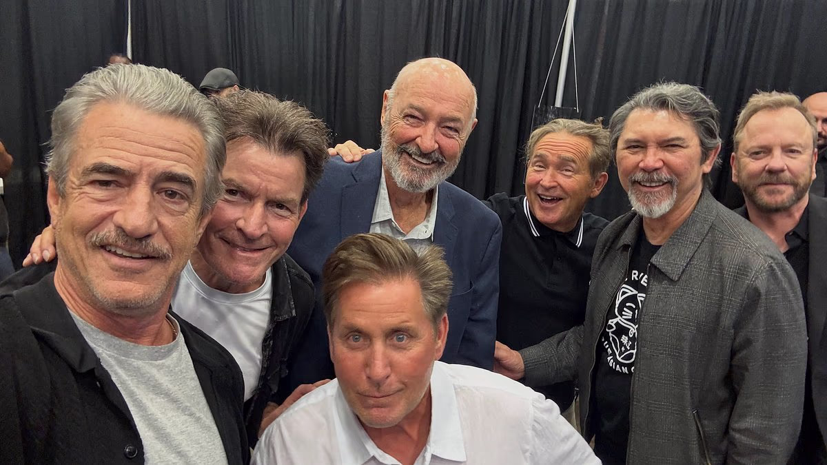 80s heartthrobs from Brat Pack blockbuster reunite for group selfie