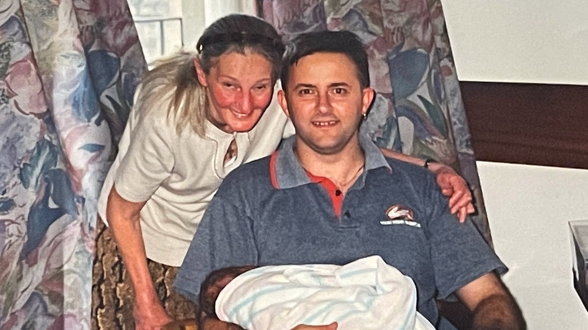 Albanese responds to Pauline Hanson after attack against his mother
