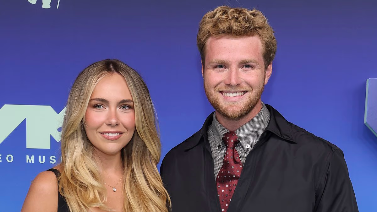 Alex Warren and wife have awkward red carpet moment at VMAs 2026