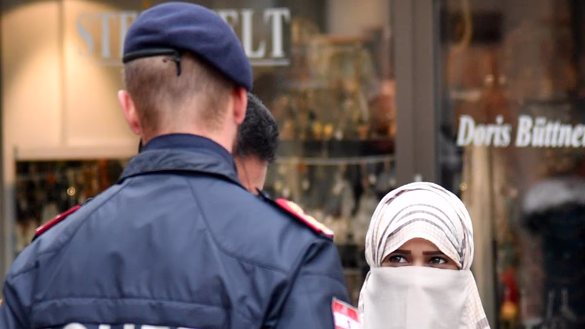 Austria announces plan to ban 'political Islam'