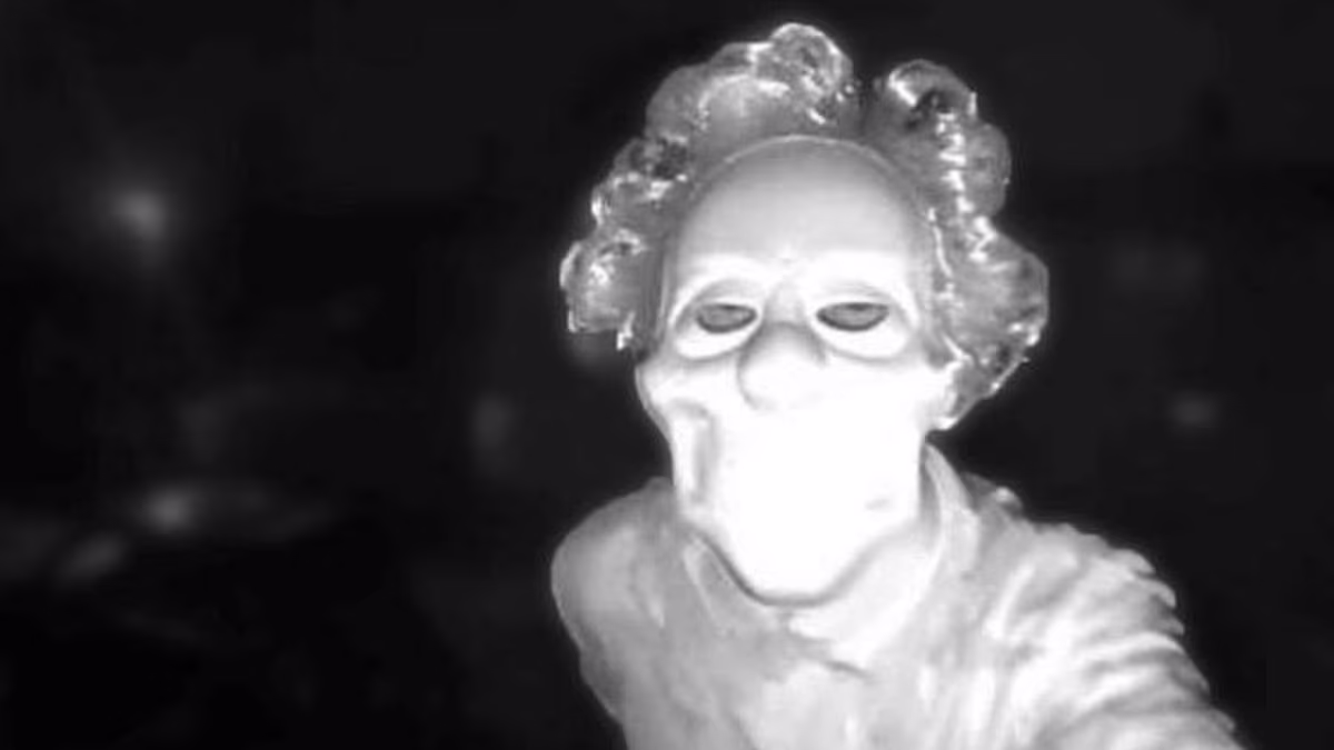 Axe-wielding man harassed ex and showed up at her house in clown suit