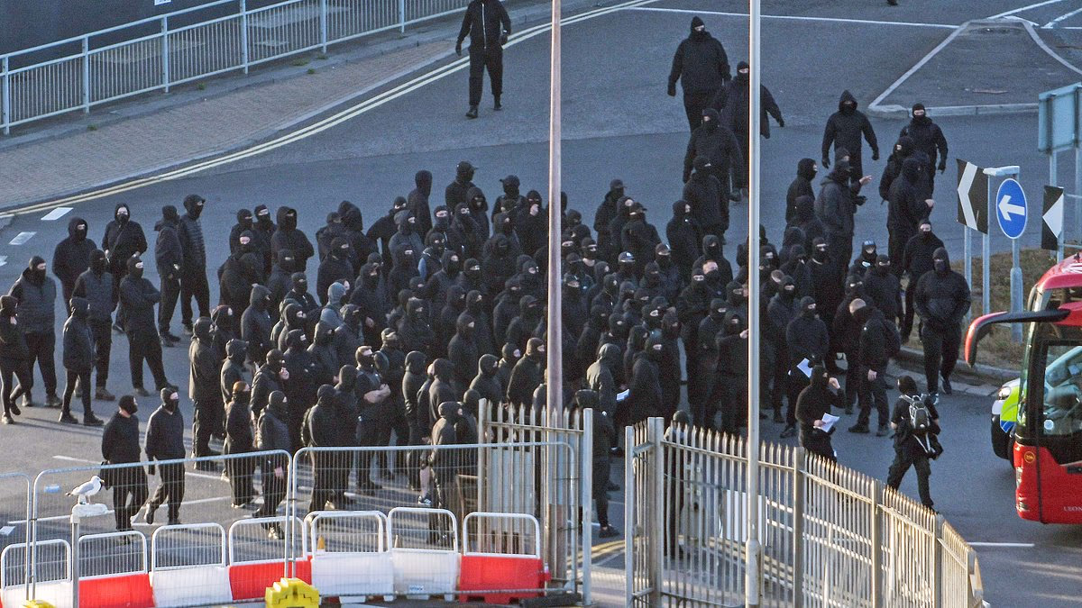 Balaclava-clad protesters block roads to Dover as police move in
