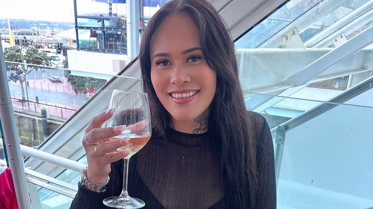 Boxer claims she stripped of win during influencer smackdown