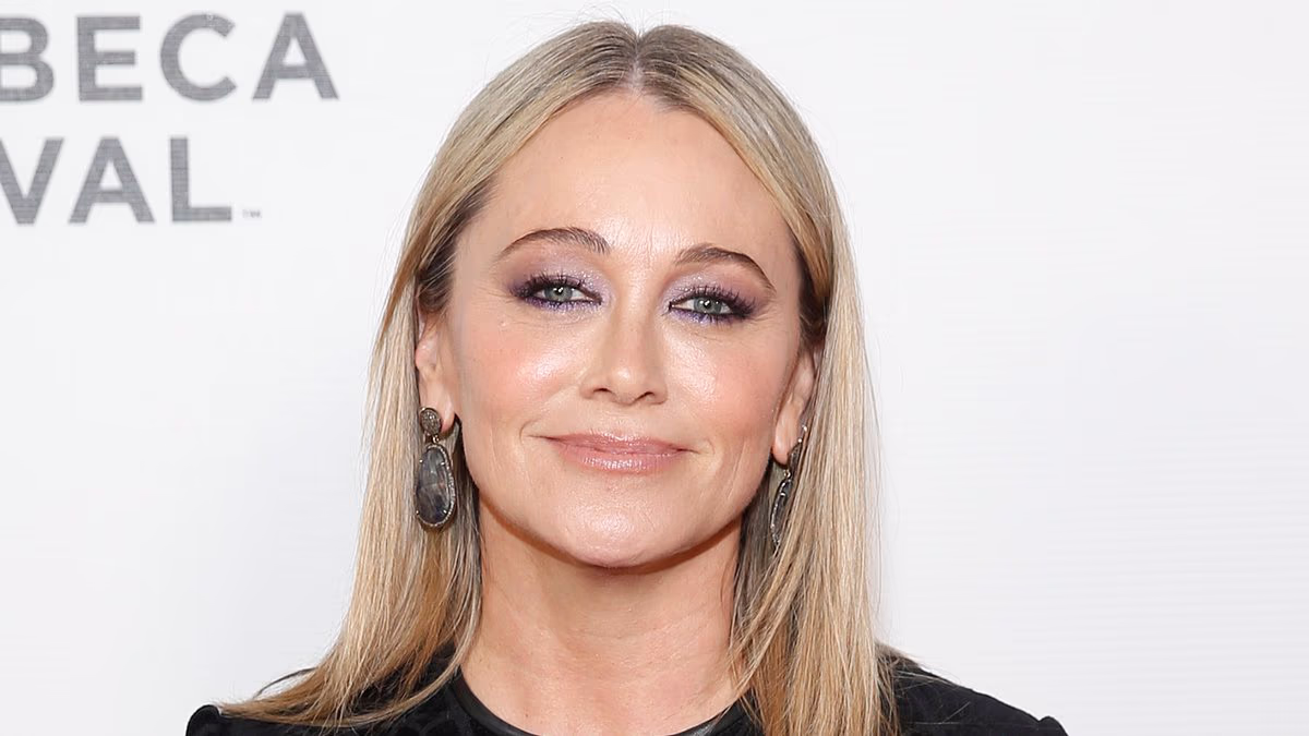 Christine Taylor told to lose weight for The Brady Bunch Movie