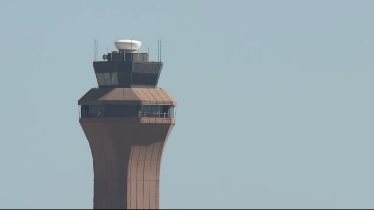 El Paso Flight Makes Emergency Return to Houston After Windshield Shatters