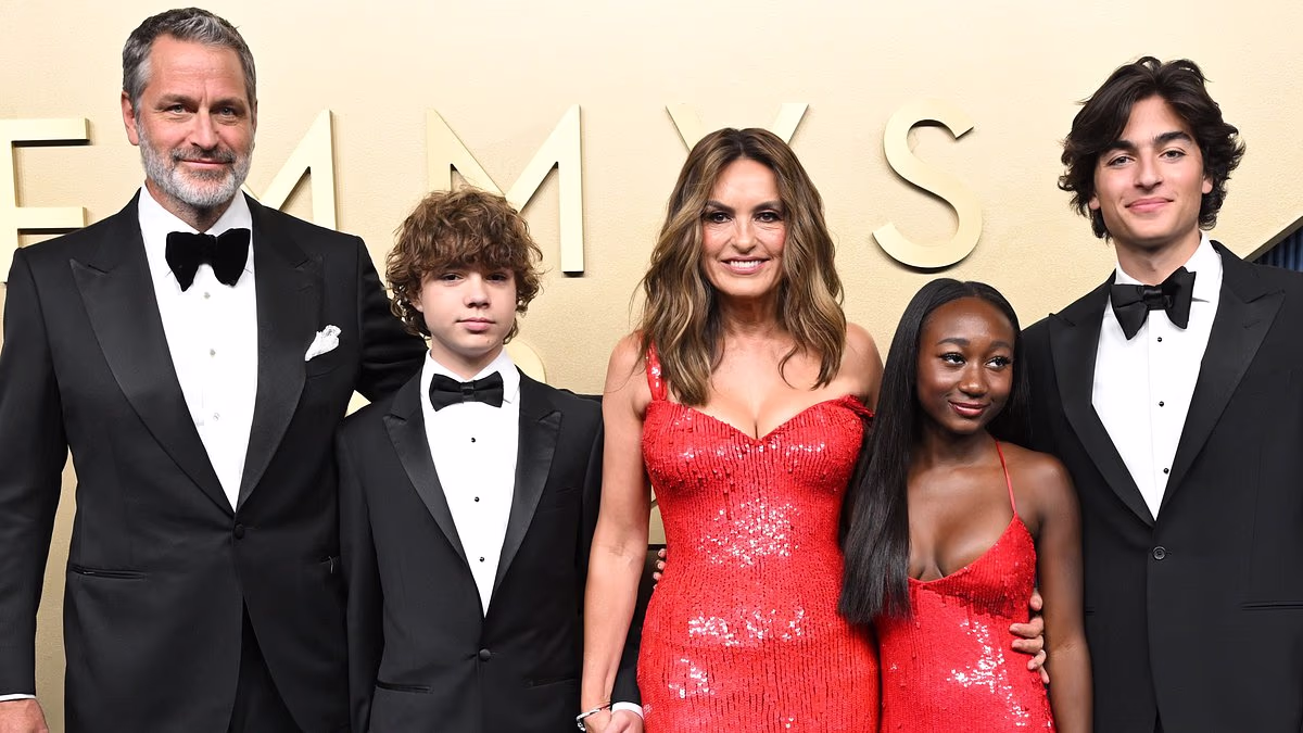 Emmys 2026 host Mariska Hargitay poses with entire family on carpet
