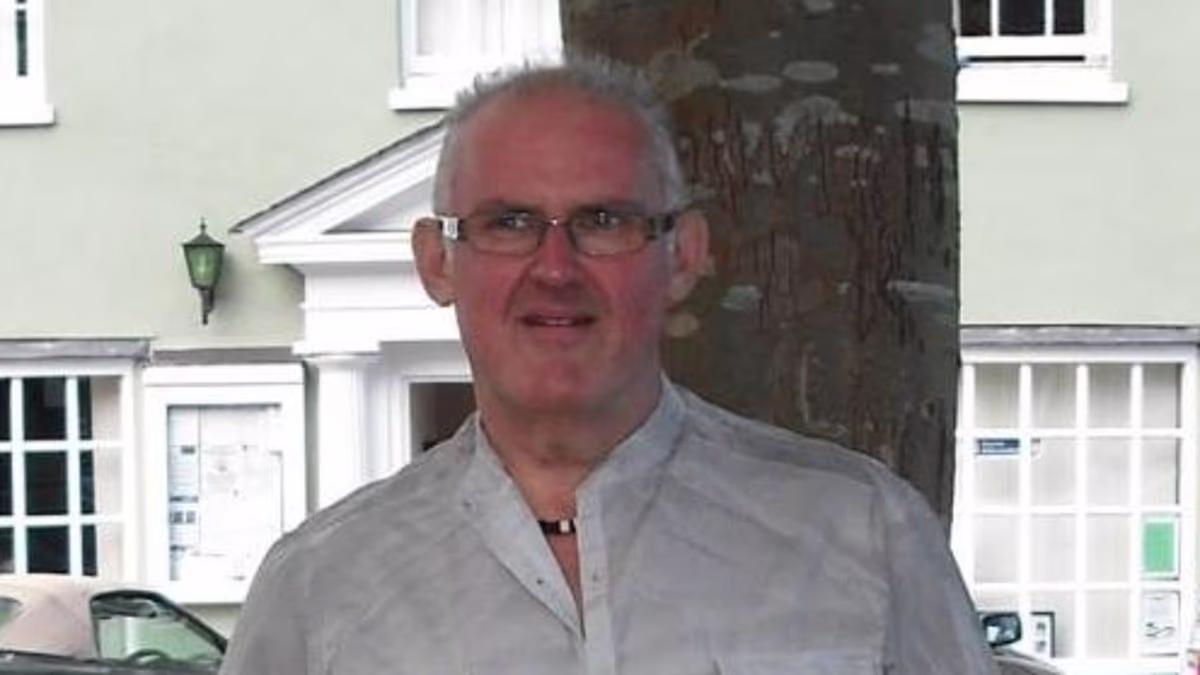 Ex-mayor dies after collapsing at meeting of 'craziest council' in UK