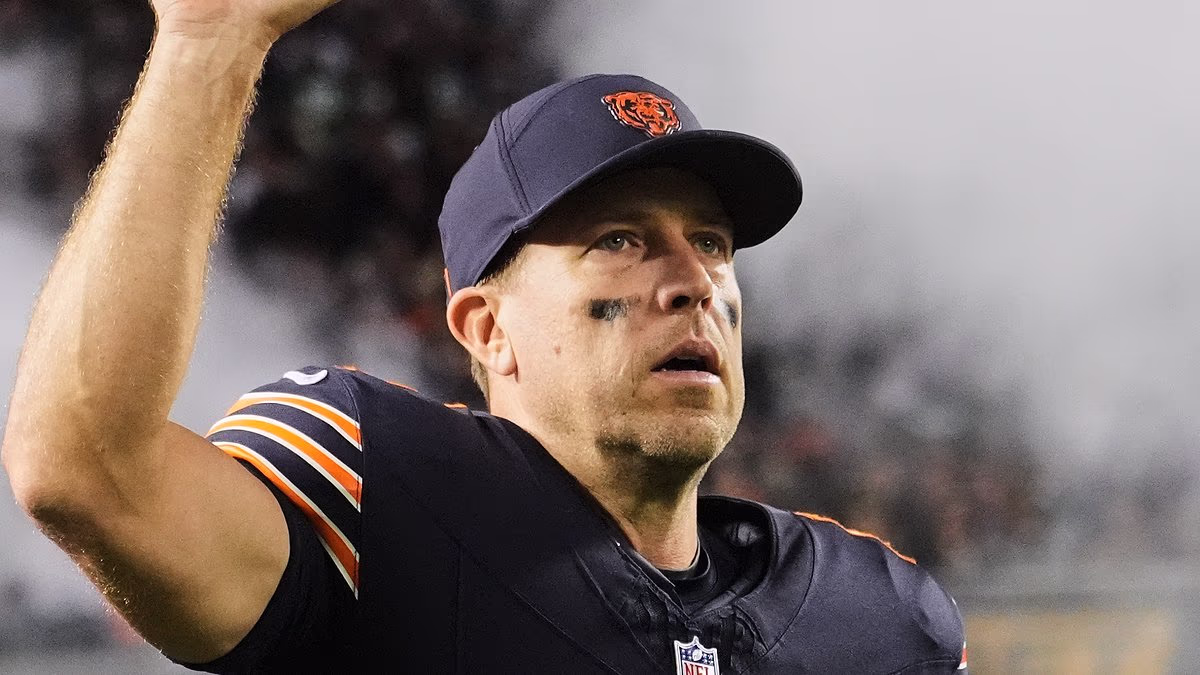 Fans go wild for Case Keenum as veteran QB, 38, destroys the Eagles