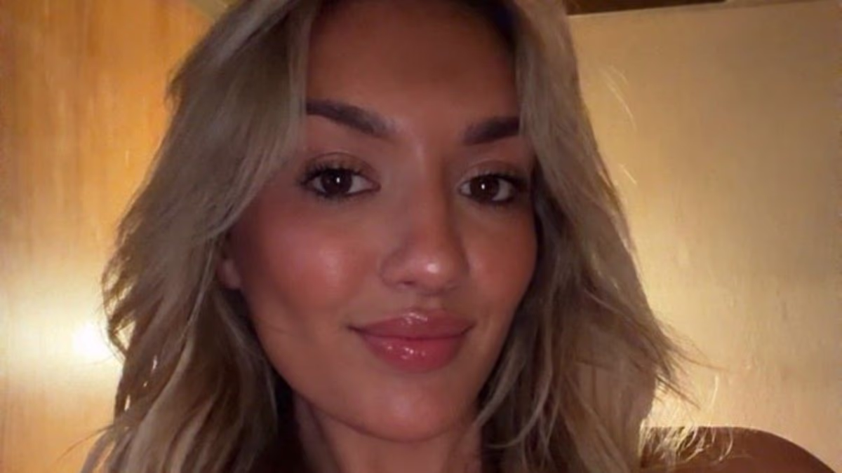 Finance worker, 22, hits back at man's 'creepy' message on LinkedIn